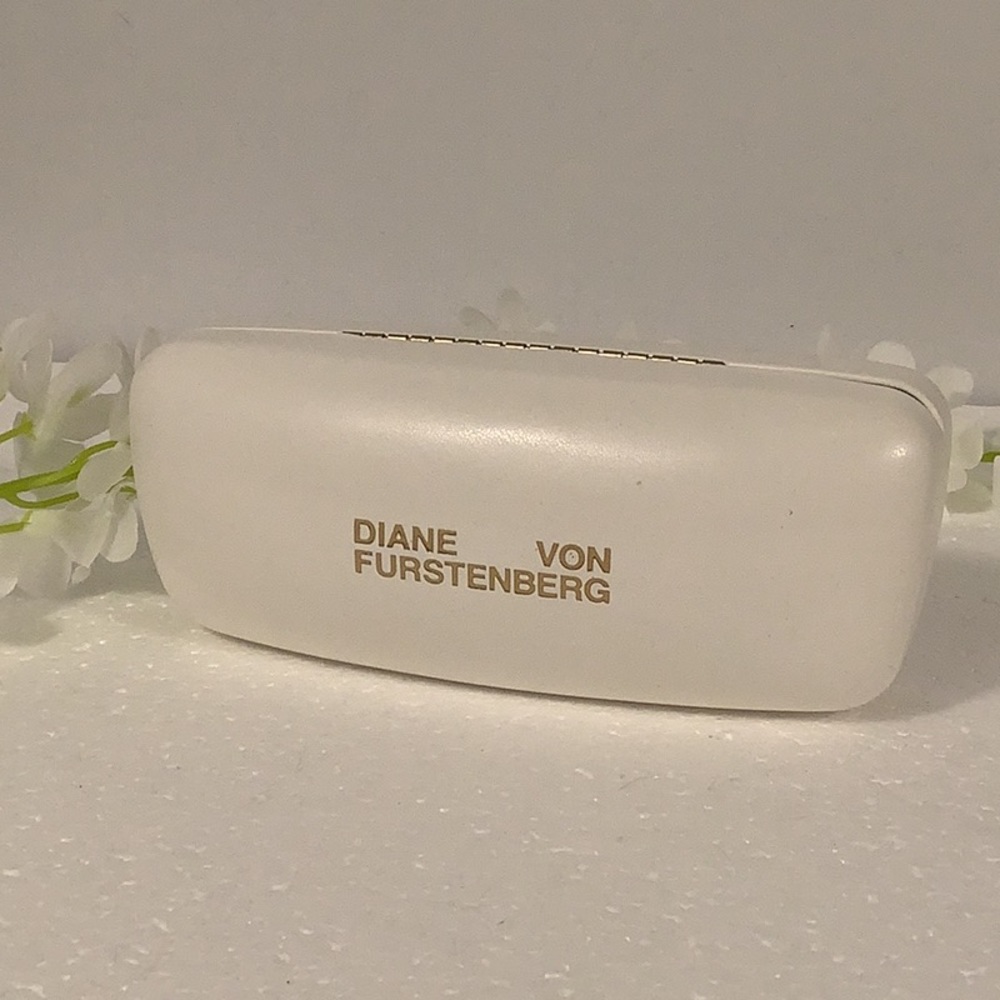 DIANE VON FURSTENBERG  Sunglasses 😎 Case LIKE NEW Condition